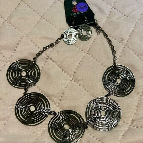 NWT Black Spiral Statement Necklace - Picture 7 of 16